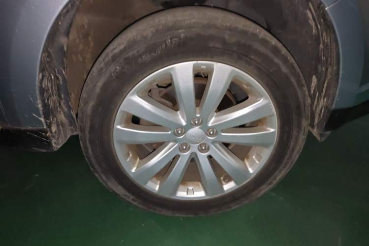 Used Subaru Forester 2012 Classic 2.5XS Automatic Luxury Edition Right Front Wheel Hub