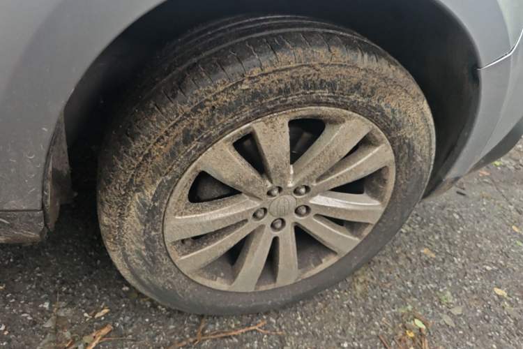 Used Subaru Forester 2012 Classic 2.5XS Automatic Luxury Edition Right Front Wheel Hub