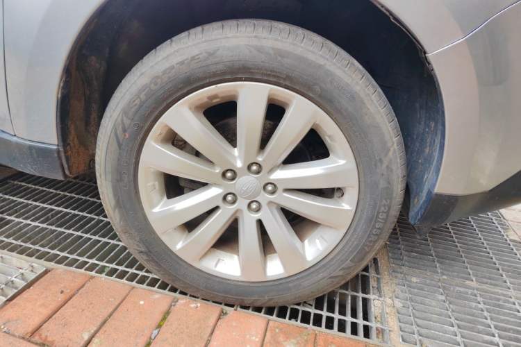 Used Subaru Forester 2012 2.5XS 15th Anniversary Deluxe Edition Right Front Wheel Hub