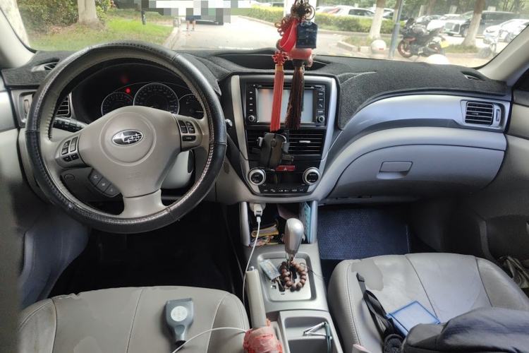 Used Subaru Forester 2012 Classic 2.5XS Automatic Deluxe Navigation Edition Center Console