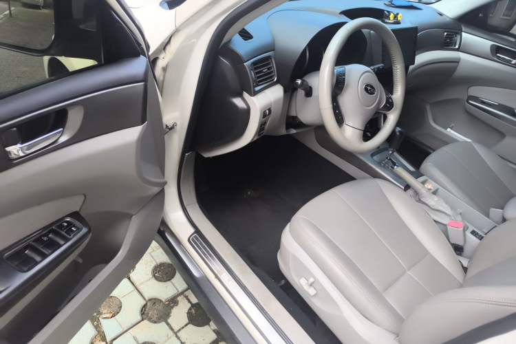 Used Subaru Forester 2012 2.5XS 15th Anniversary Deluxe Edition Driver Seat