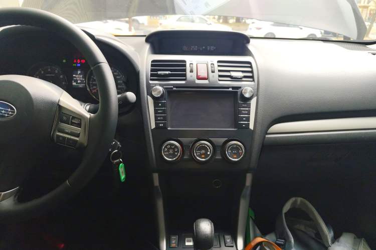 Used Subaru Forester 2013 2.0i Automatic Luxury Edition Audio And AC Panel