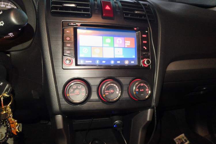 Used Subaru Forester 2013 2.0i Automatic Luxury Edition Audio And AC Panel