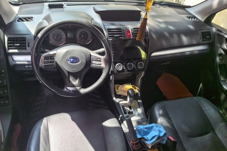 Used Subaru Forester 2013 2.0i Automatic Luxury Edition Center Console