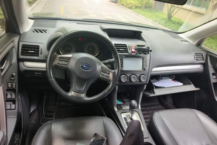 Used Subaru Forester 2013 2.5i Automatic Elite Edition Center Console