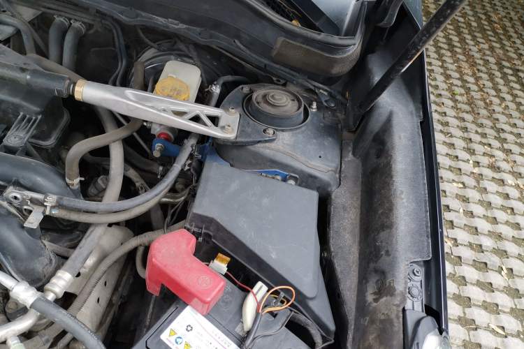 Used Subaru Forester 2013 2.5i Automatic Prestige Navigation Edition Engine Bay Left