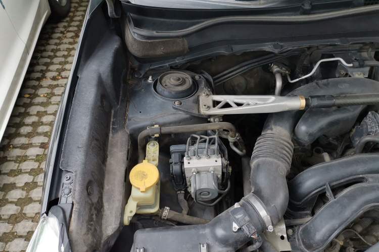 Used Subaru Forester 2013 2.5i Automatic Prestige Navigation Edition Engine Bay Right