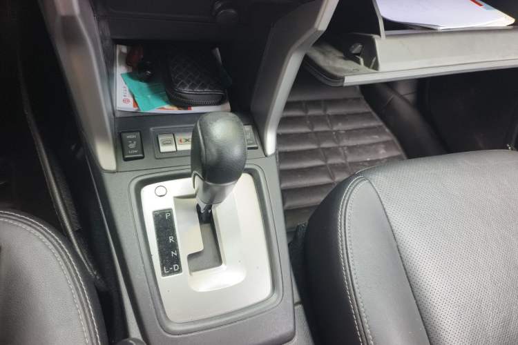 Used Subaru Forester 2013 2.5i Automatic Elite Edition Gear Lever