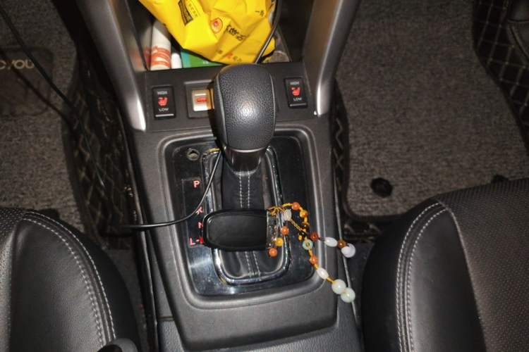 Used Subaru Forester 2013 2.5i Automatic Luxury Edition Gear Lever