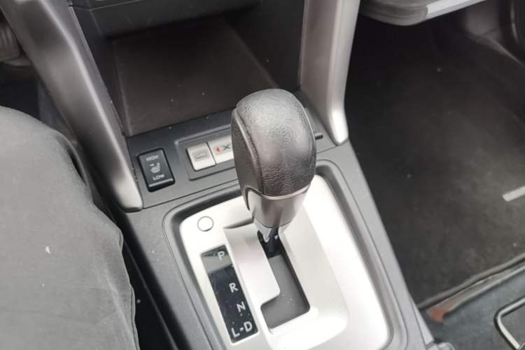 Used Subaru Forester 2013 2.0i Automatic Luxury Edition Gear Lever
