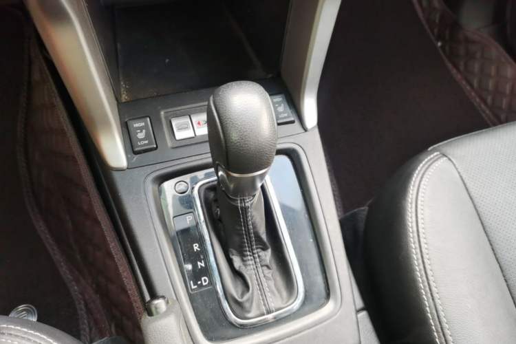 Used Subaru Forester 2013 2.5i Automatic Luxury Edition Gear Lever