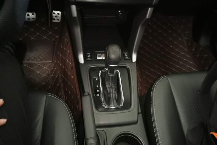 Used Subaru Forester 2013 2.5i Automatic Luxury Edition Gear Lever