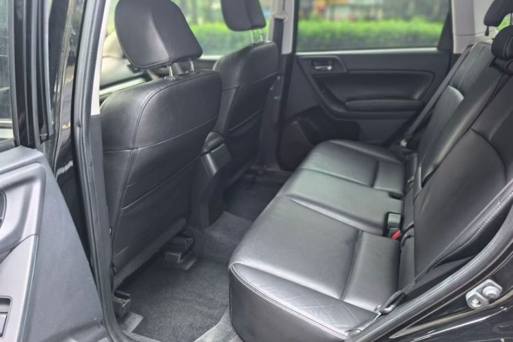 Used Subaru Forester 2013 2.5i Automatic Luxury Edition Interior 4