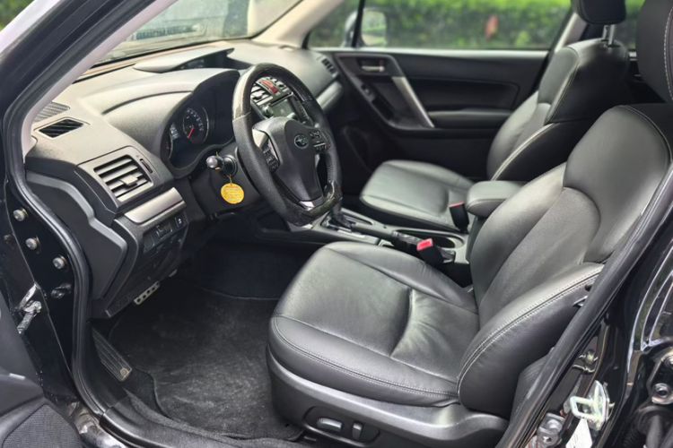 Used Subaru Forester 2013 2.5i Automatic Luxury Edition Interior 5