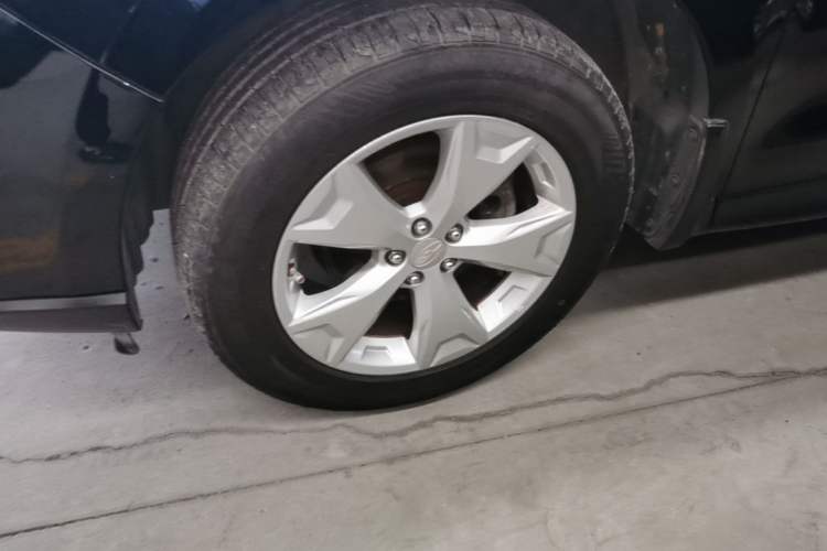 Used Subaru Forester 2013 2.5i Automatic Luxury Edition Left Front Wheel Hub