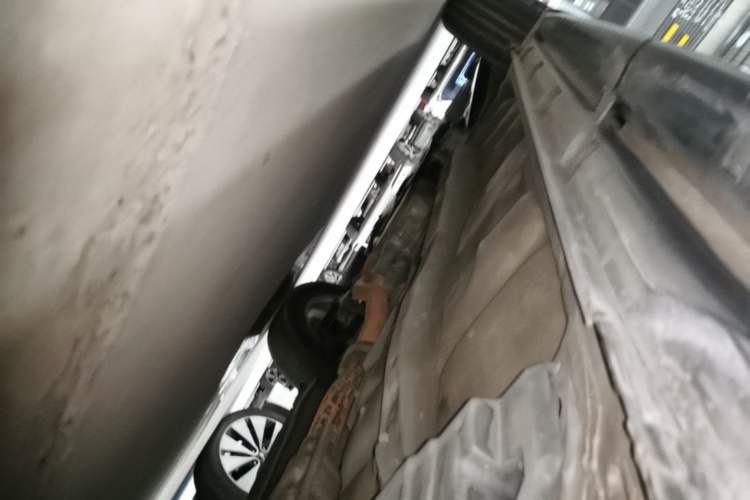 Used Subaru Forester 2013 2.5i Automatic Luxury Edition Left Side Sill