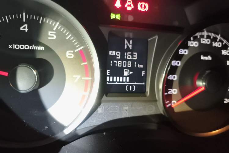 Used Subaru Forester 2013 2.5i Automatic Luxury Edition Odometer Close Up