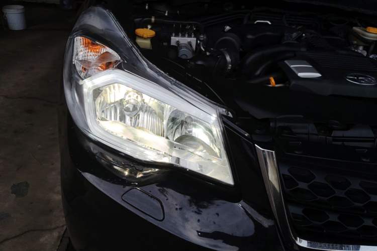 Used Subaru Forester 2013 2.5i Automatic Luxury Edition Right Front Headlight