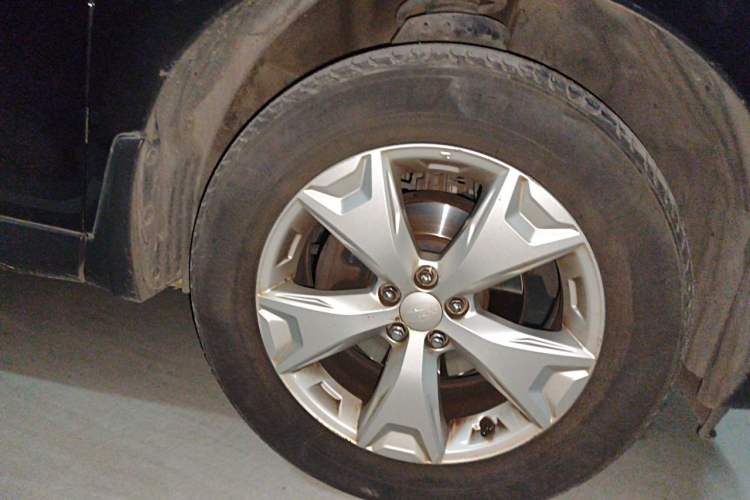 Used Subaru Forester 2013 2.5i Automatic Elite Navigation Edition Right Front Wheel Hub