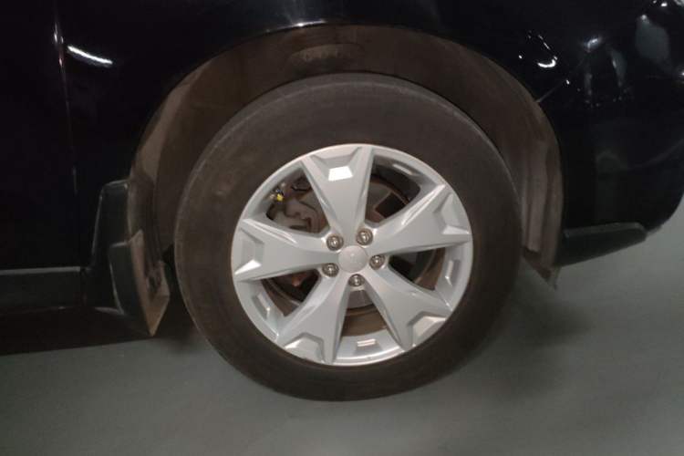 Used Subaru Forester 2013 2.5i Automatic Luxury Edition Right Front Wheel Hub