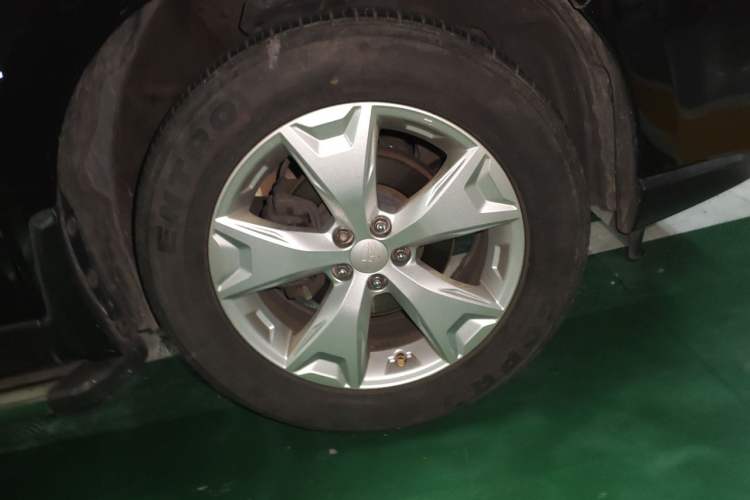 Used Subaru Forester 2013 2.5i Automatic Luxury Edition Right Front Wheel Hub