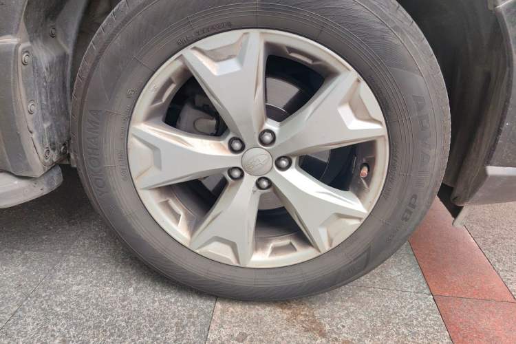 Used Subaru Forester 2013 2.5i Automatic Luxury Edition Right Front Wheel Hub