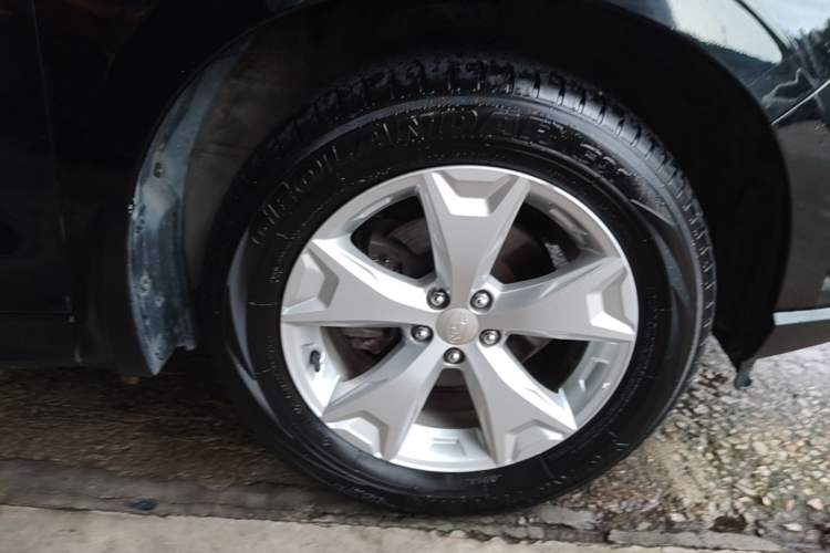 Used Subaru Forester 2013 2.5i Automatic Luxury Edition Right Front Wheel Hub