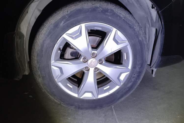 Used Subaru Forester 2013 2.5i Automatic Luxury Edition Right Front Wheel Hub