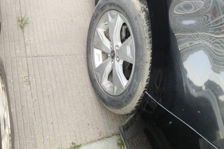 Used Subaru Forester 2013 2.5i Automatic Luxury Edition Right Front Wheel Hub