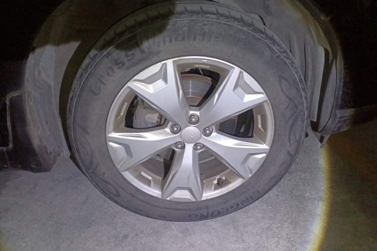 Used Subaru Forester 2013 2.5i Automatic Luxury Navigation Edition Right Front Wheel Hub