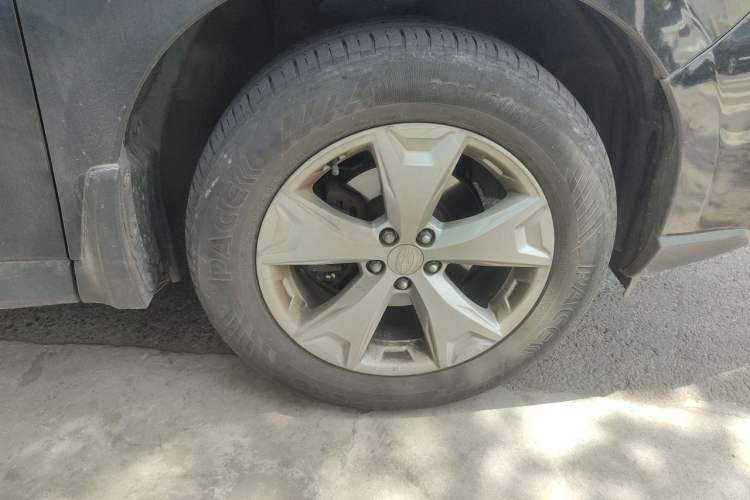 Used Subaru Forester 2013 2.5i Automatic Luxury Edition Right Front Wheel Hub
