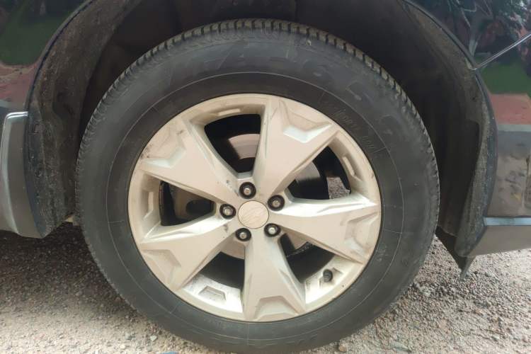 Used Subaru Forester 2013 2.5i Automatic Luxury Edition Right Front Wheel Hub