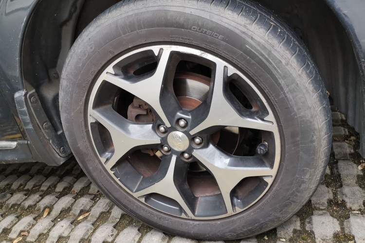 Used Subaru Forester 2013 2.5i Automatic Prestige Navigation Edition Right Front Wheel Hub