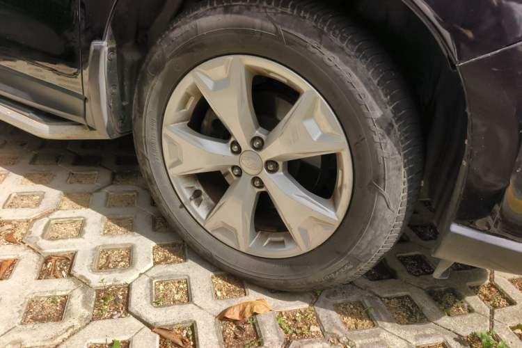 Used Subaru Forester 2013 2.5i Automatic Luxury Navigation Edition Right Front Wheel Hub