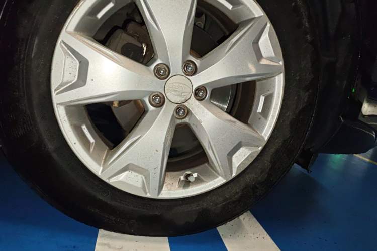 Used Subaru Forester 2013 2.5i Automatic Luxury Edition Right Front Wheel Hub