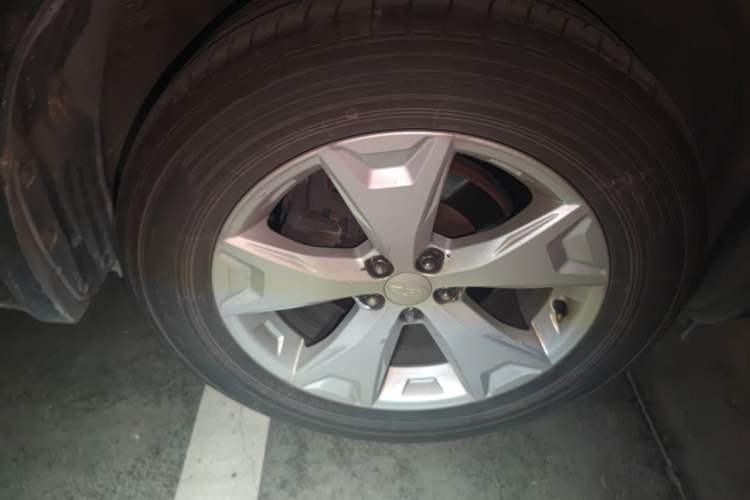 Used Subaru Forester 2013 2.5i Automatic Luxury Edition Right Front Wheel Hub