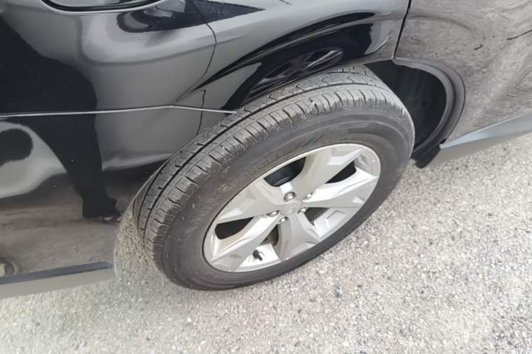 Used Subaru Forester 2013 2.0i Automatic Luxury Edition Right Rear Wheel Hub