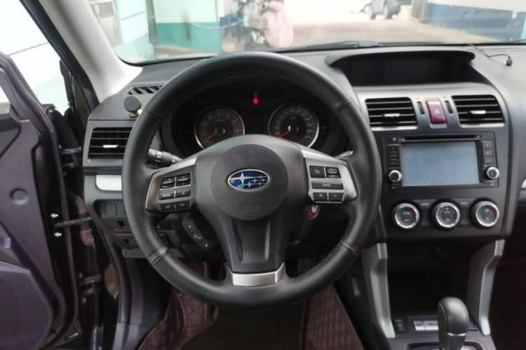 Used Subaru Forester 2013 2.5i Automatic Luxury Edition Steering Wheel