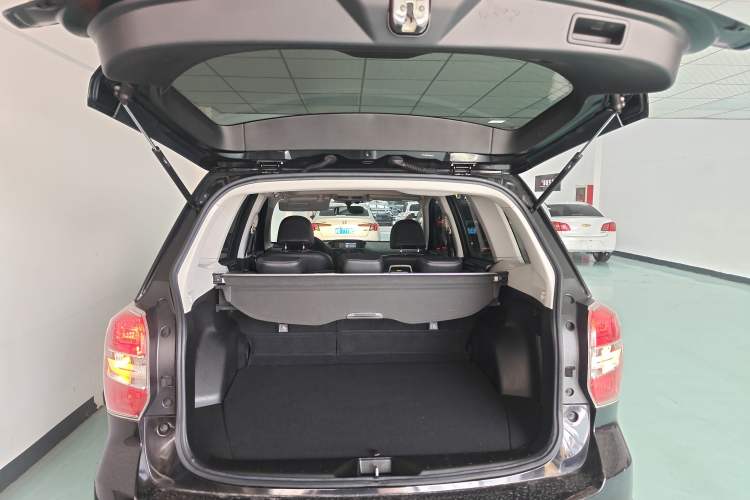 Used Subaru Forester 2013 2.5i Automatic Luxury Edition Trunk