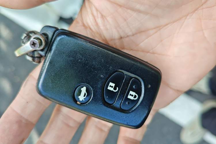 Used Subaru Forester 2013 2.0i Automatic Luxury Edition Vehicle Key