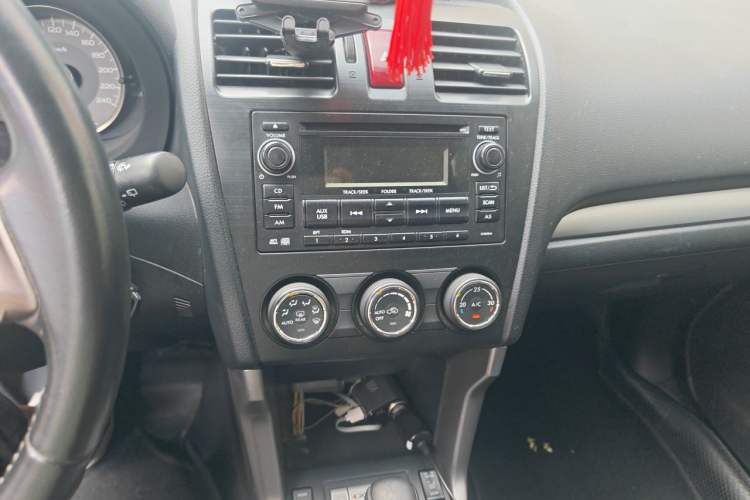 Used Subaru Forester 2013 2.0i Automatic Luxury Edition Audio And AC Panel