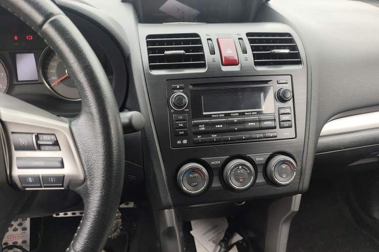 Used Subaru Forester 2013 2.5i Automatic Luxury Edition Audio And AC Panel