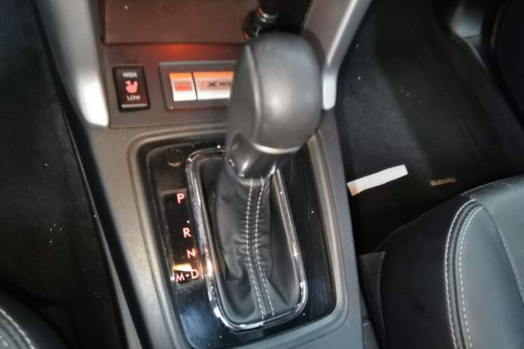 Used Subaru Forester 2013 2.5i Automatic Prestige Edition Gear Lever