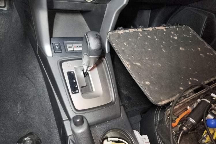 Used Subaru Forester 2013 2.5i Automatic Elite Edition Gear Lever