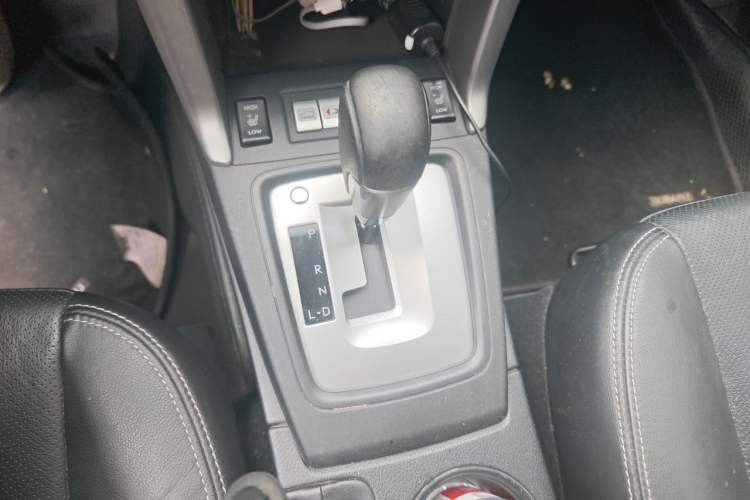 Used Subaru Forester 2013 2.0i Automatic Luxury Edition Gear Lever