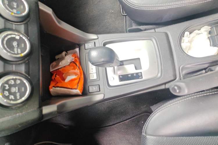 Used Subaru Forester 2013 2.0i Automatic Luxury Edition Gear Lever