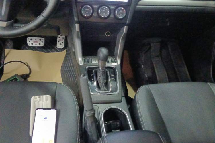 Used Subaru Forester 2013 2.5i Automatic Luxury Edition Gear Lever