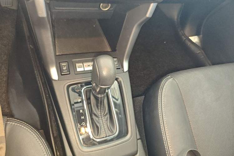 Used Subaru Forester 2013 2.5i Automatic Luxury Edition Gear Lever