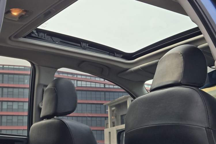 Used Subaru Forester 2013 2.5i Automatic Luxury Edition Interior 10