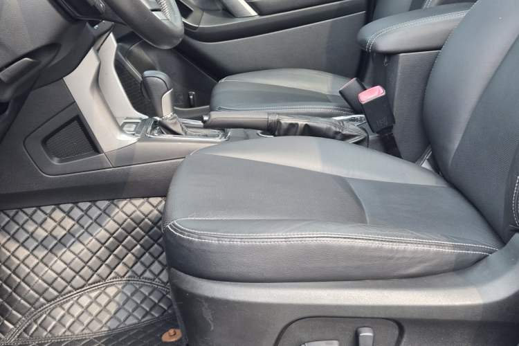 Used Subaru Forester 2013 2.5i Automatic Luxury Edition Interior 6